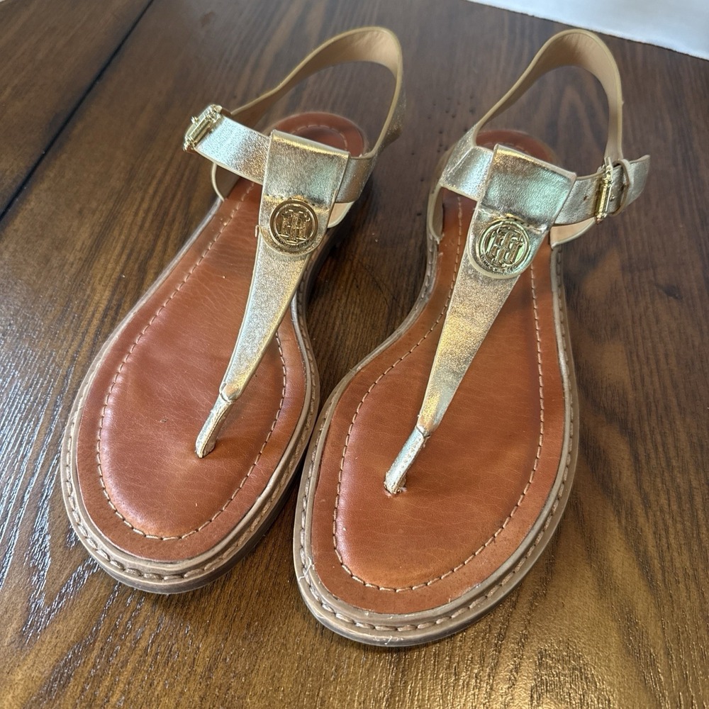 Tommy Hilfiger Bennia Flat Sandals T-Strap Gold Metallic Size 8